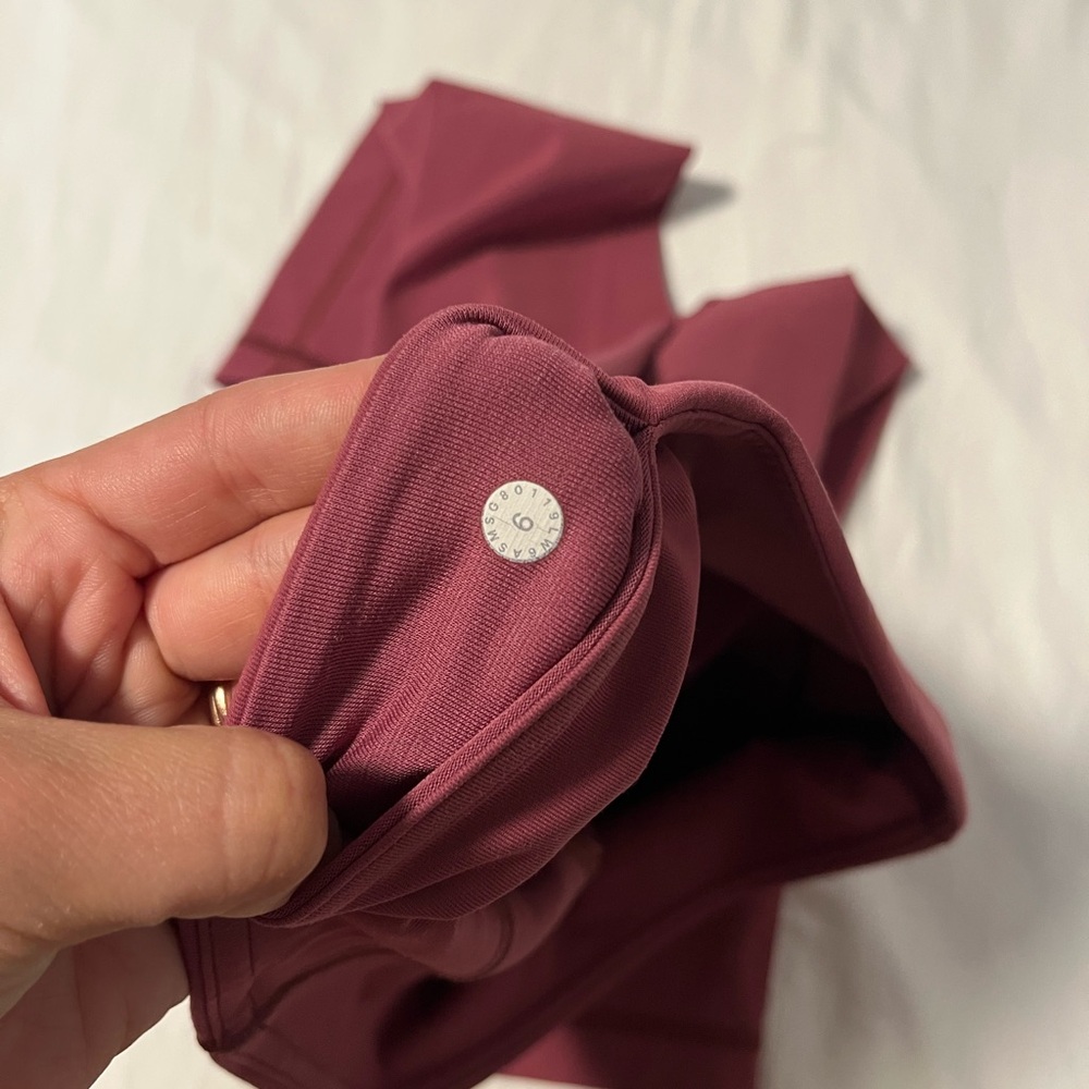 Lululemon Wunder Under Crop *Mid-Rise FullOn Luxtreme 21” Leggings Size 6 Merlot - Picture 7 of 13